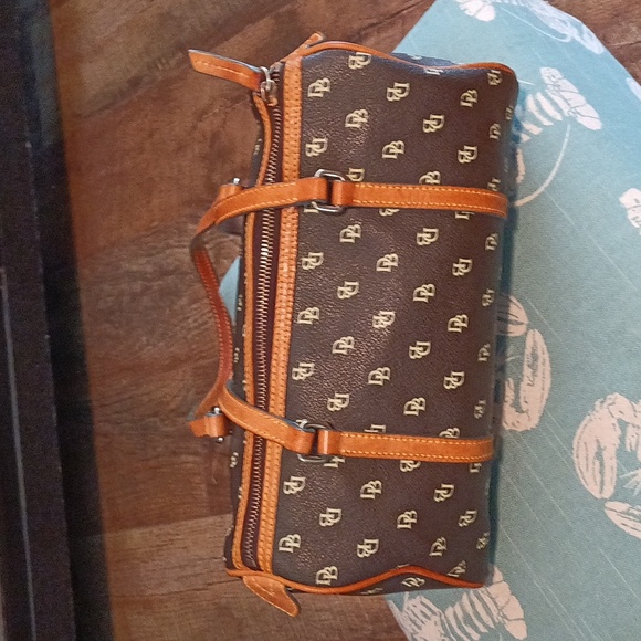 Dooney & Bourke Barrel Bag ❤️❤️❤️ - Picture 3 of 16